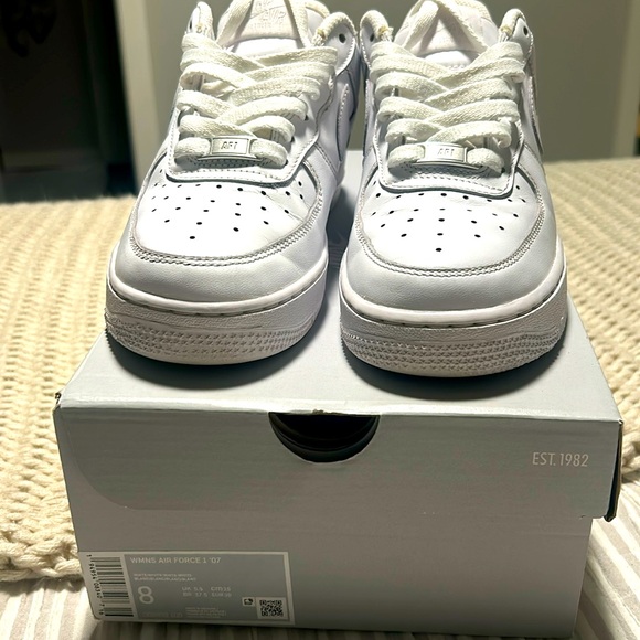Women’s Airforce 1 07’ size 8 - Picture 2 of 8